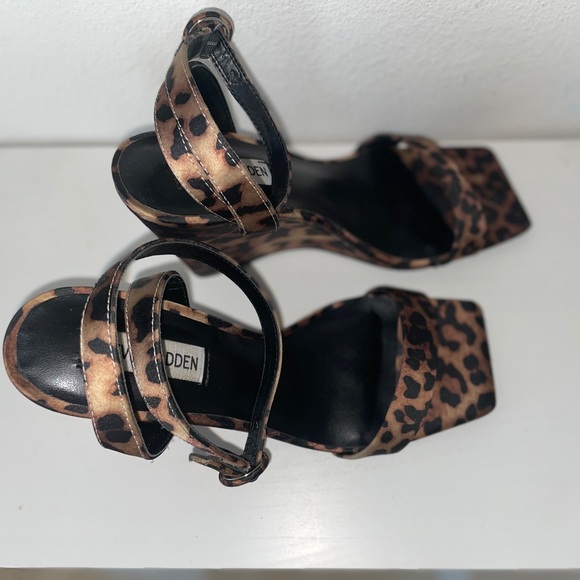 Steve Madden Leopard Print Wedge Heels
Size: 7.5 - Picture 3 of 4